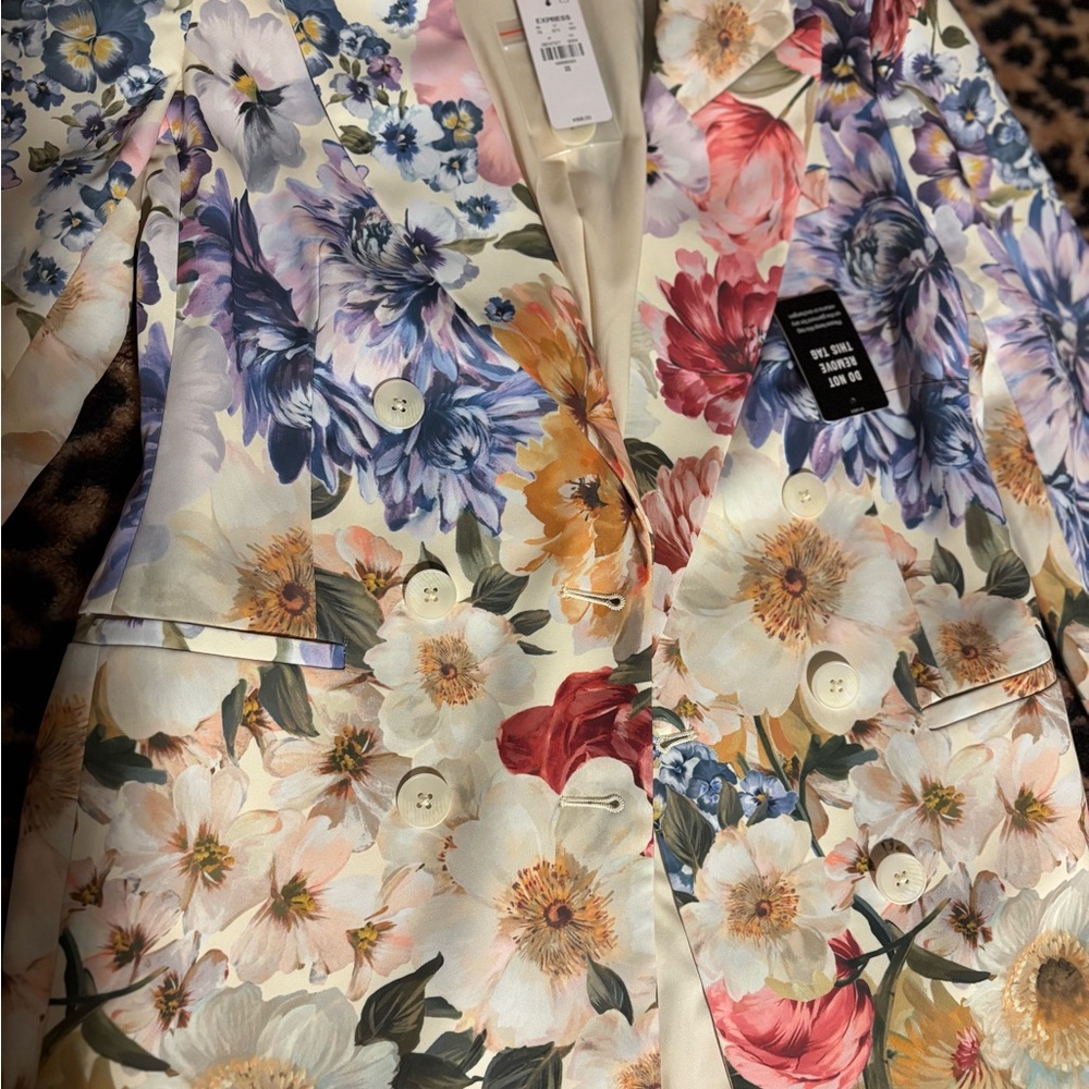 Express Floral Short & Blazer Set in Multicolor Floral - Picture 3 of 3